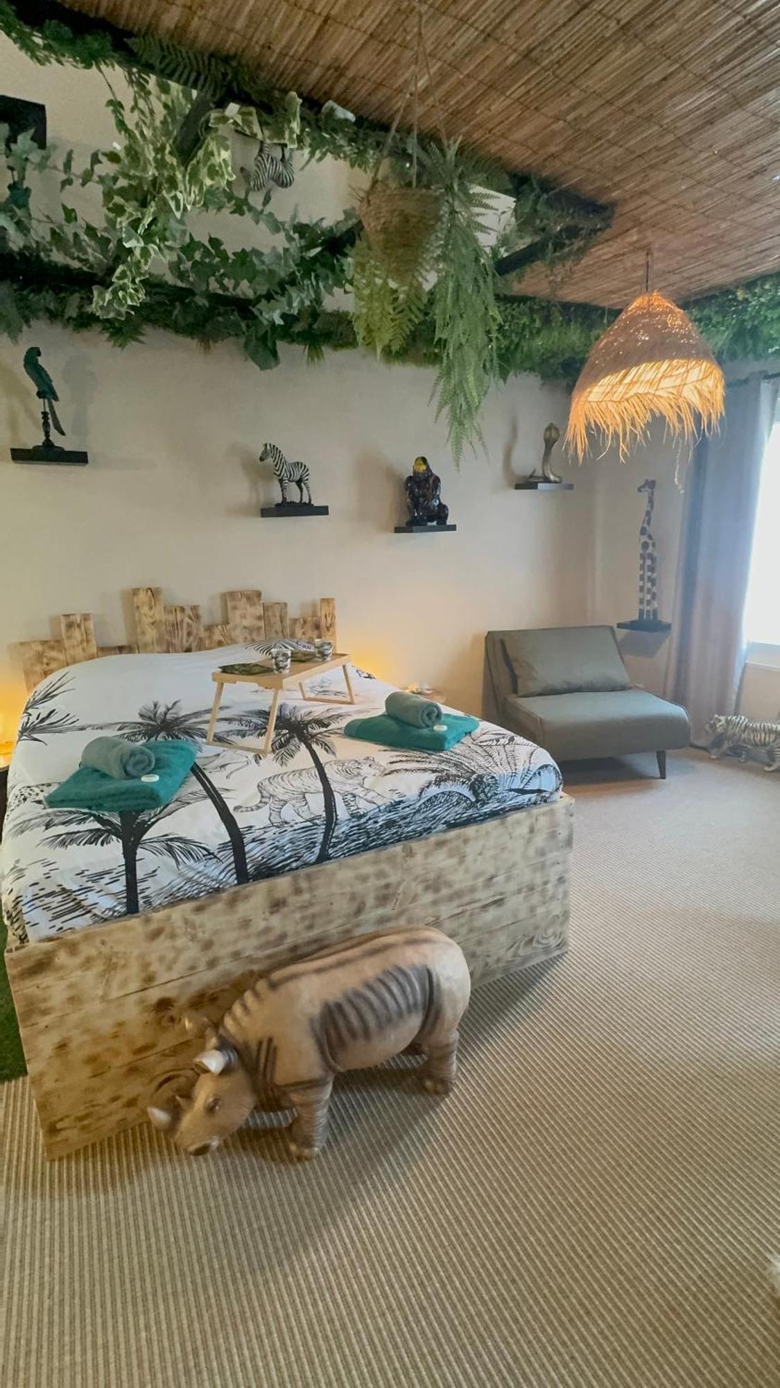 Bed and Breakfast La Jungle De Sissy Сент-Марі-де-ла-Мер Екстер'єр фото